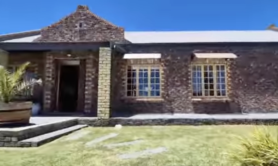 3 Bedroom Property for Sale in Middedorp Western Cape